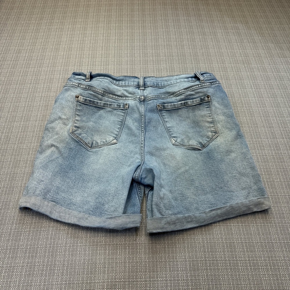 Kensie Jeans Cuffed Denim Shorts size 14 / 32 Light Washed Distressed Summer - Picture 5 of 9